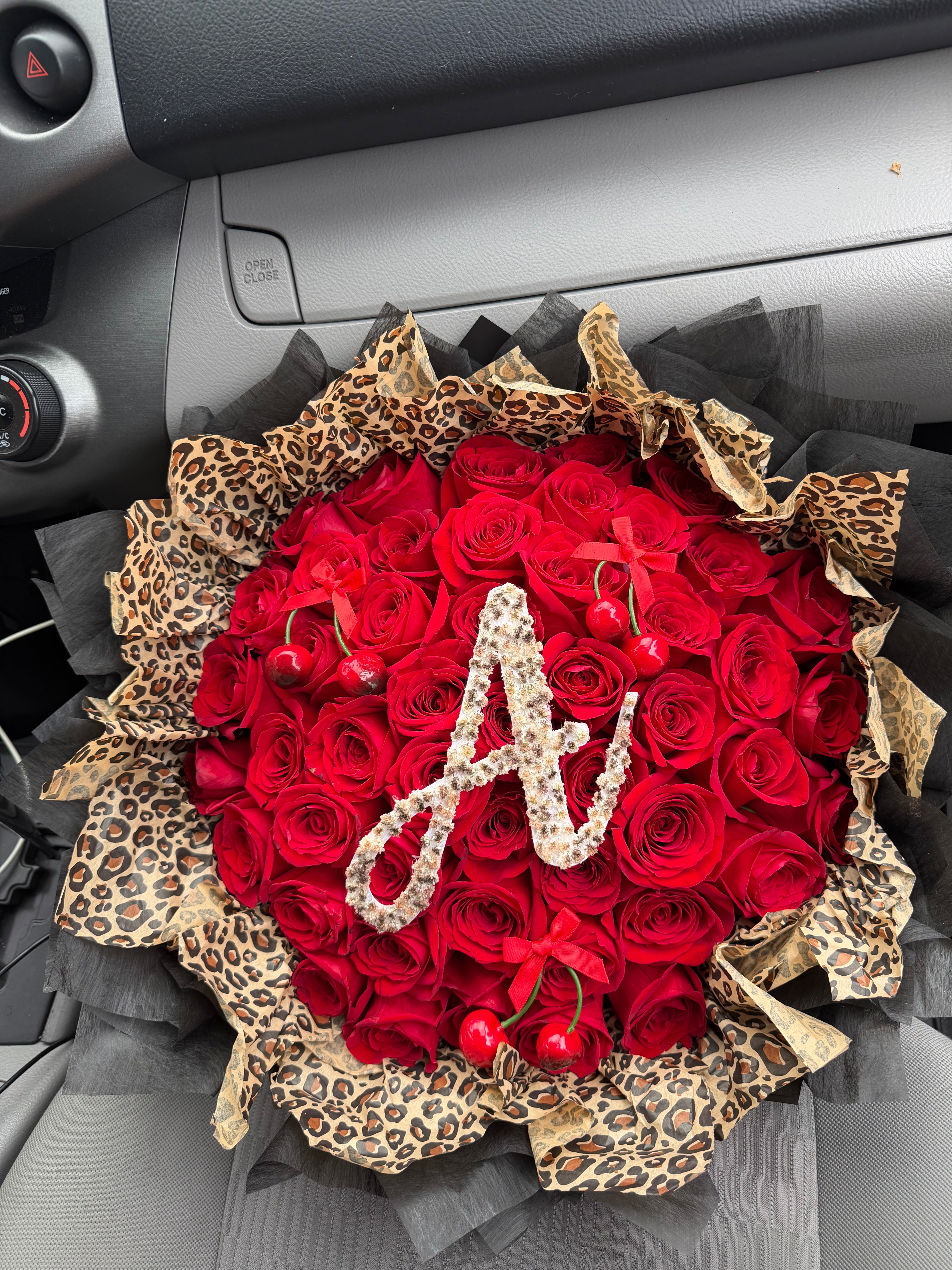 Cheetah Print Lover Bouquet 🐆🍒