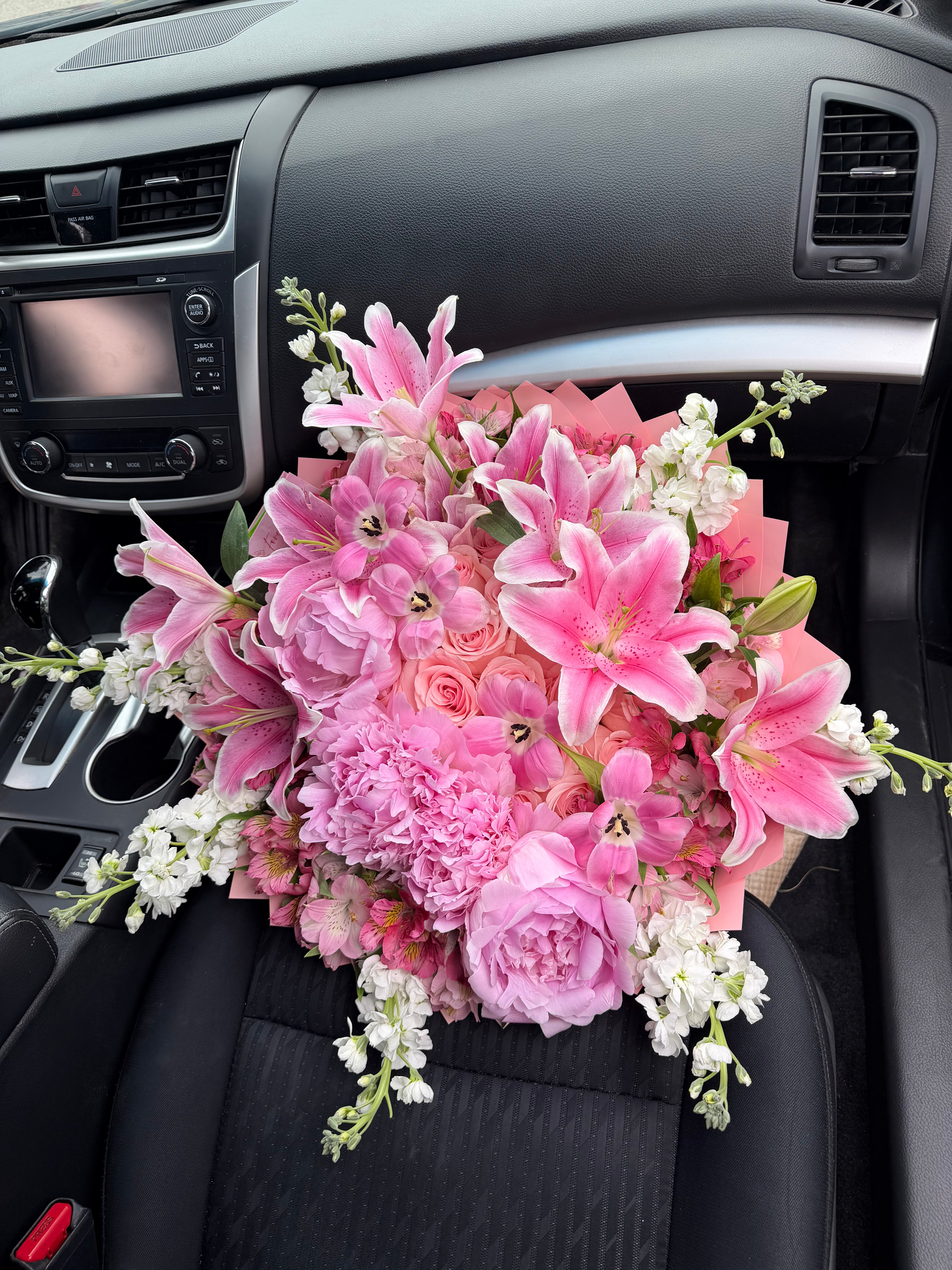 I Dare You To Love Me Bouquet🌺