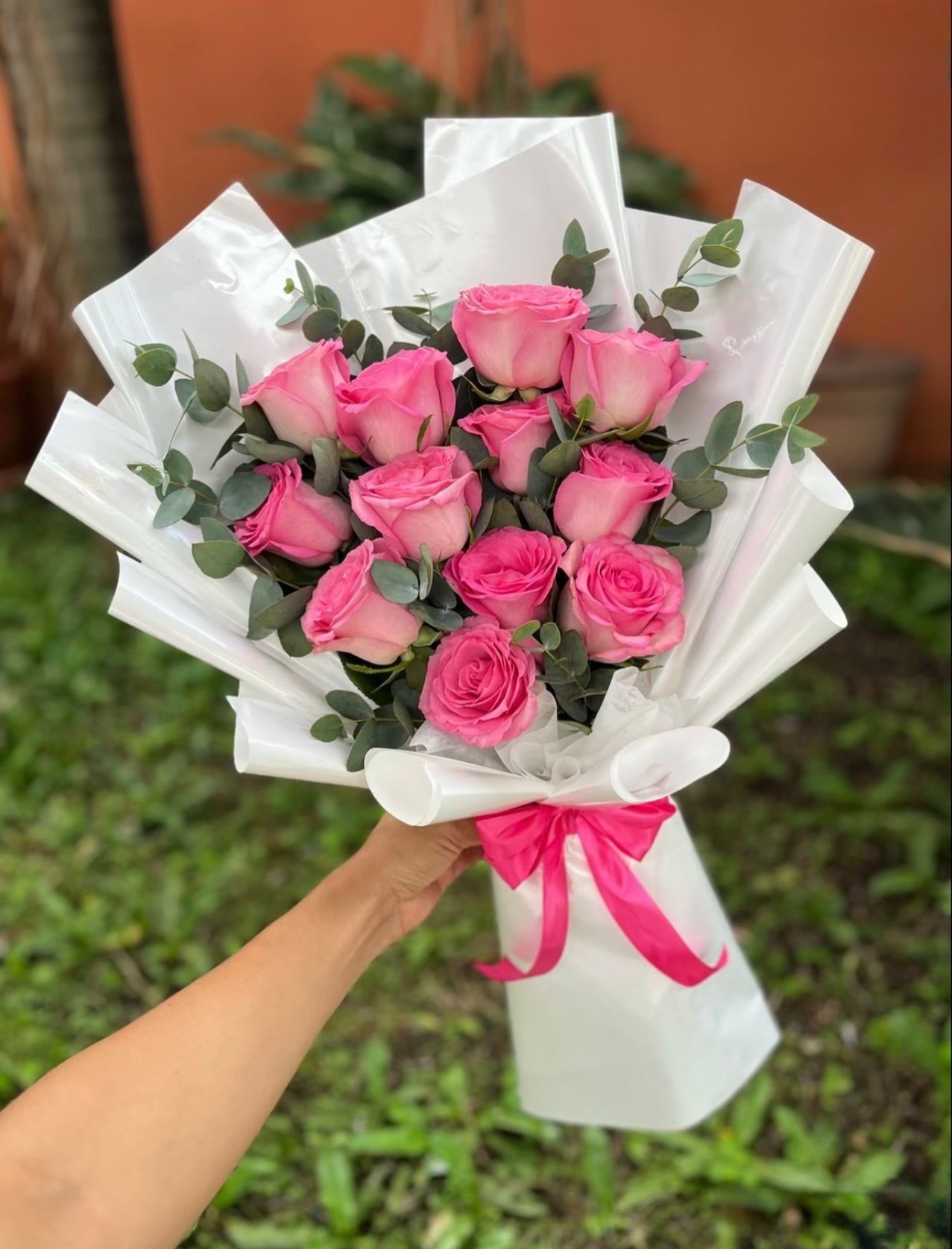 12 Roses of Romance Arrangement 🌹