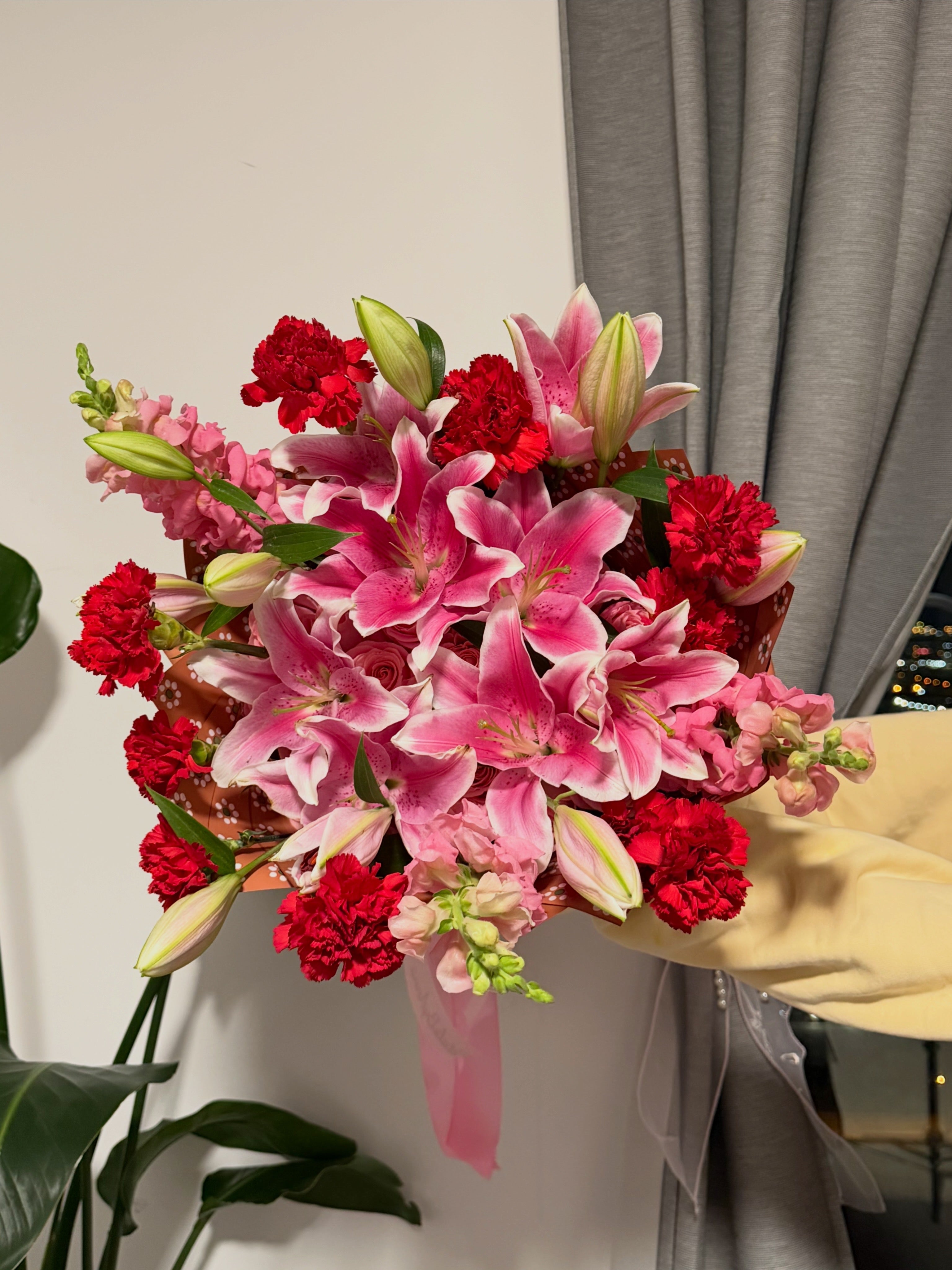 Pink & Red Blooms Bouquet 💐