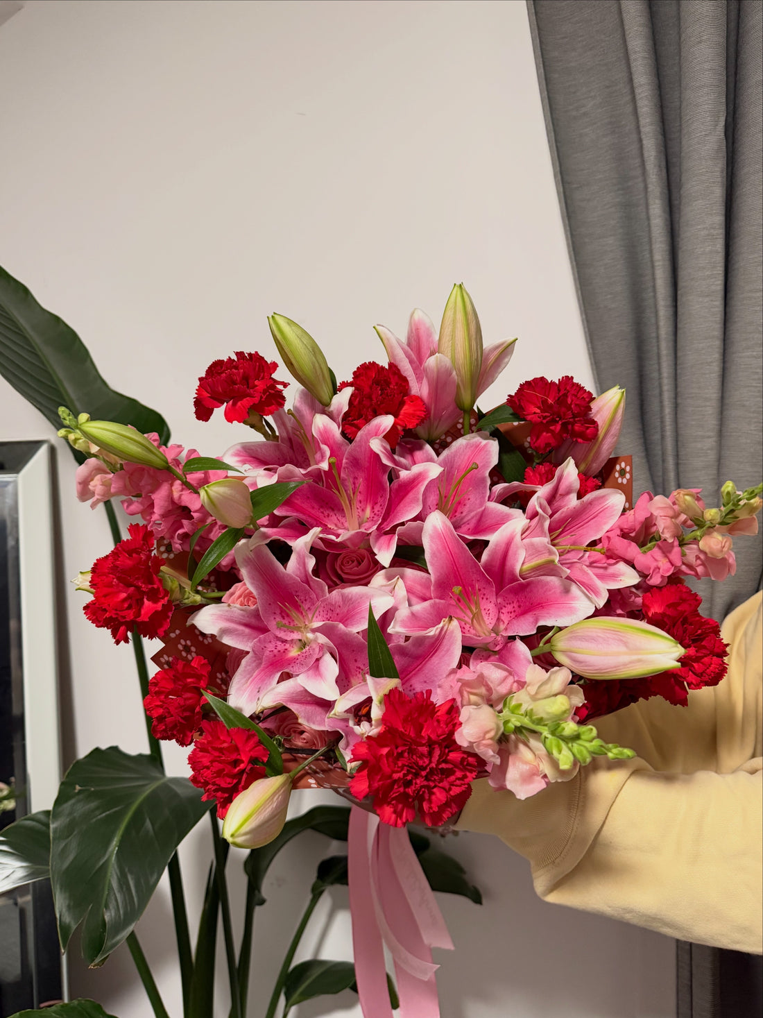 Pink & Red Blooms Bouquet 💐