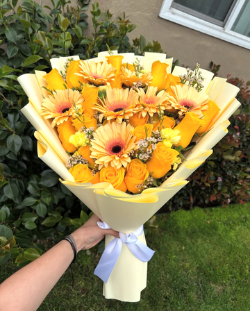 Golden Glow Bouquet 💛
