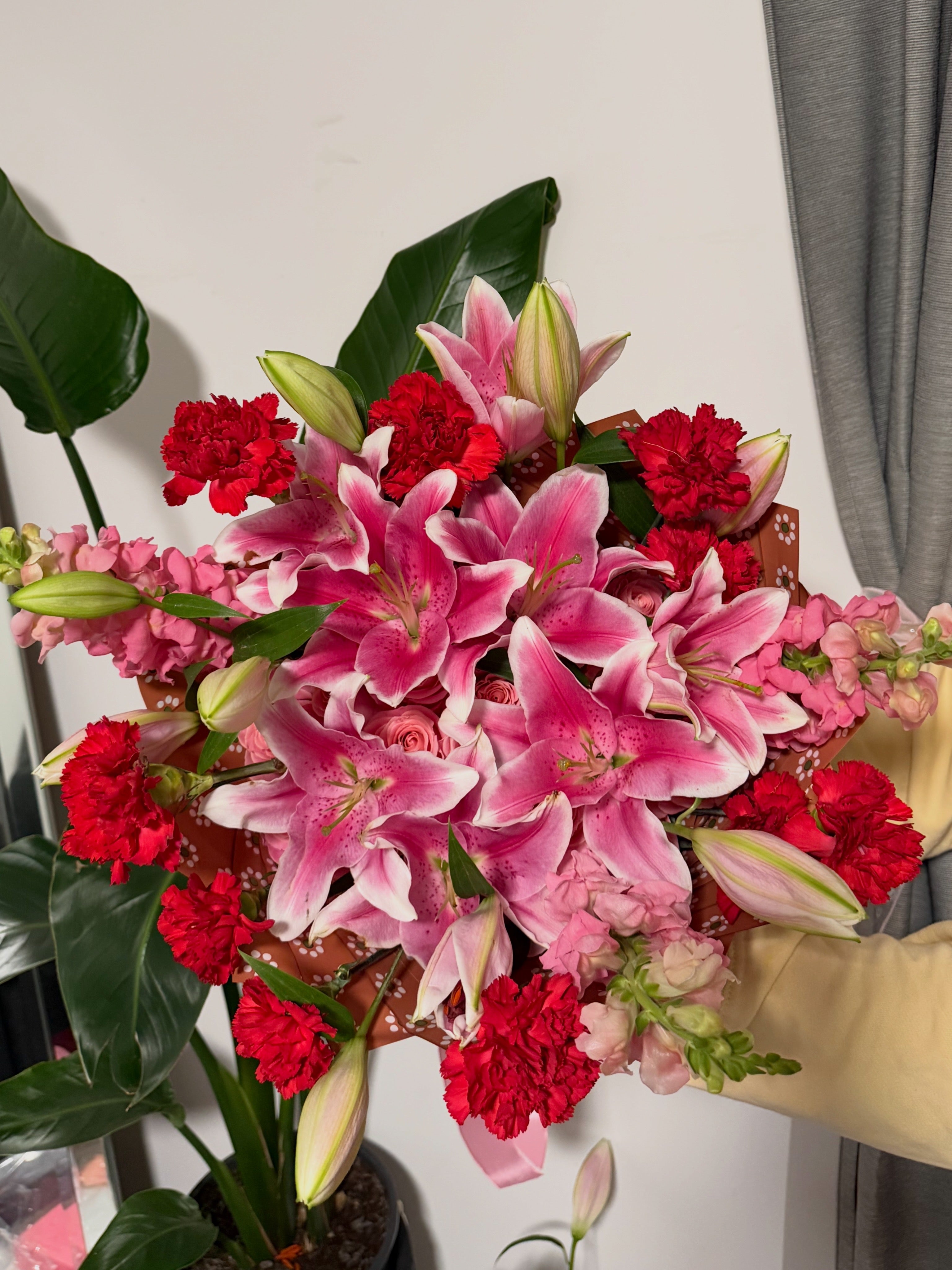 Pink & Red Blooms Bouquet 💐